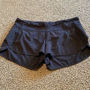 Lululemon Black Running Shorts Size 8 in EUC